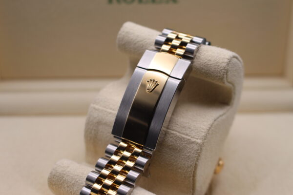 Rolex clasp and jubilee bracelet on a bi-metal sky-dweller