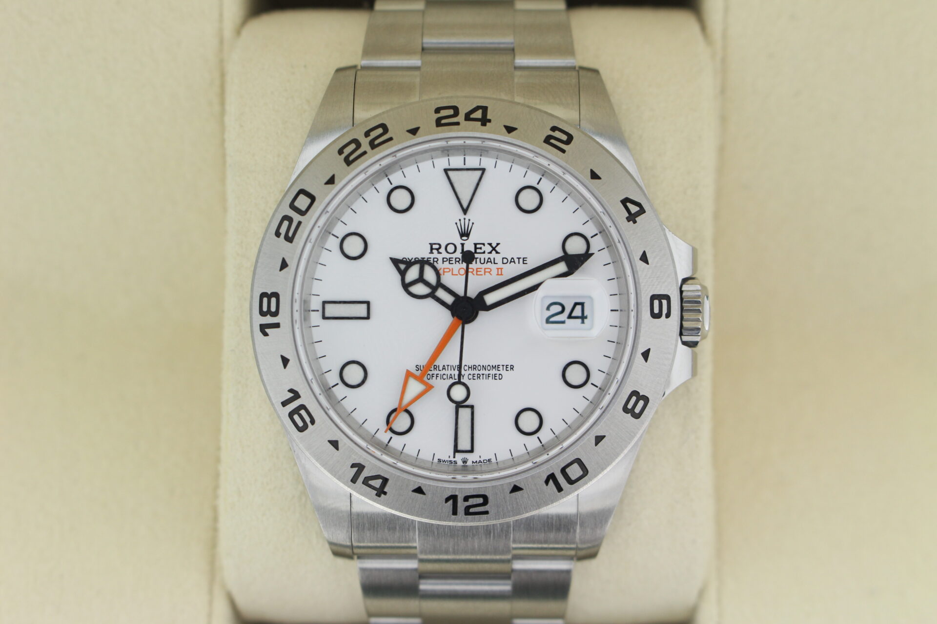 Rolex Explorer II Polar 226570 watch face