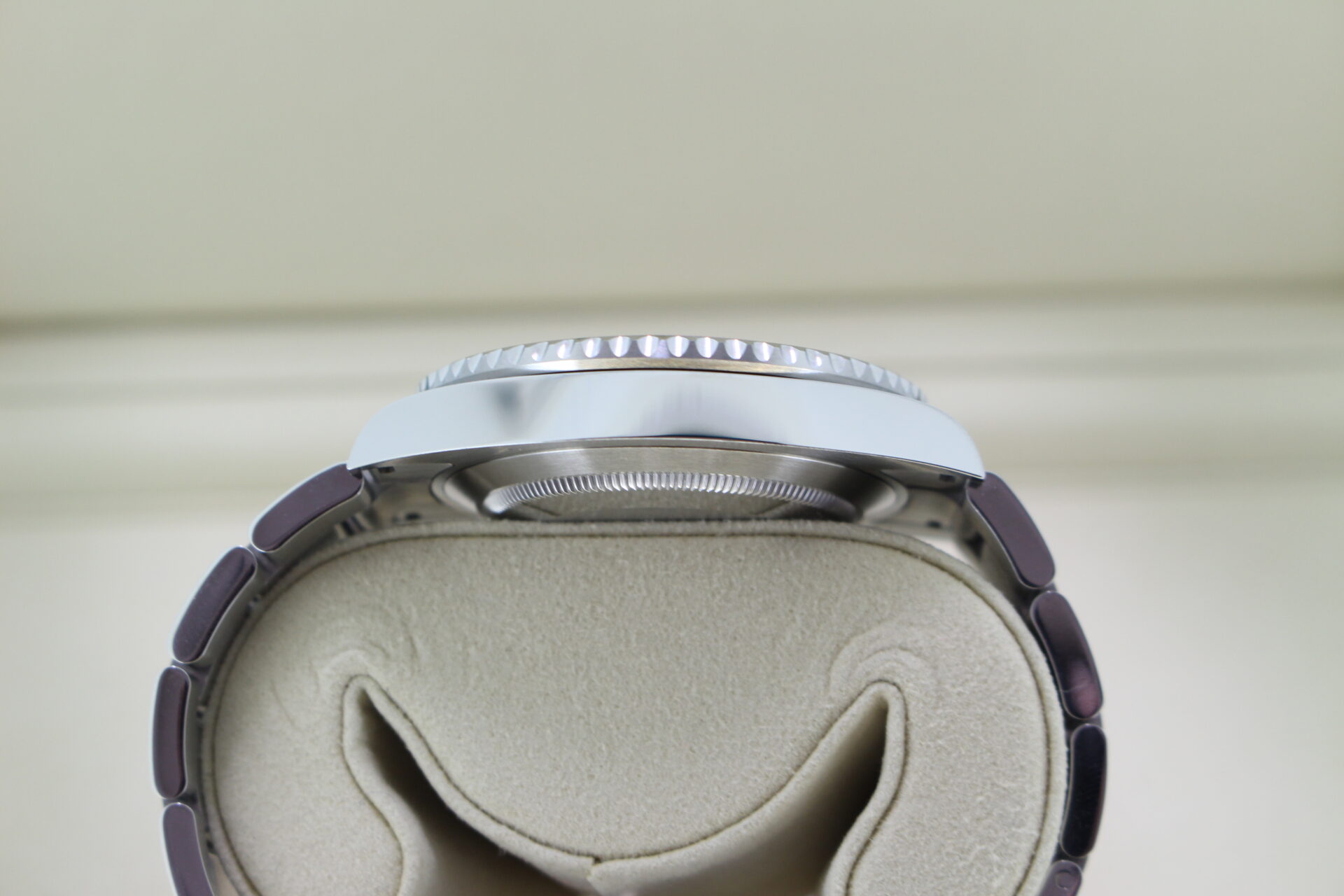 Rolex Submariner No Date 124060 case