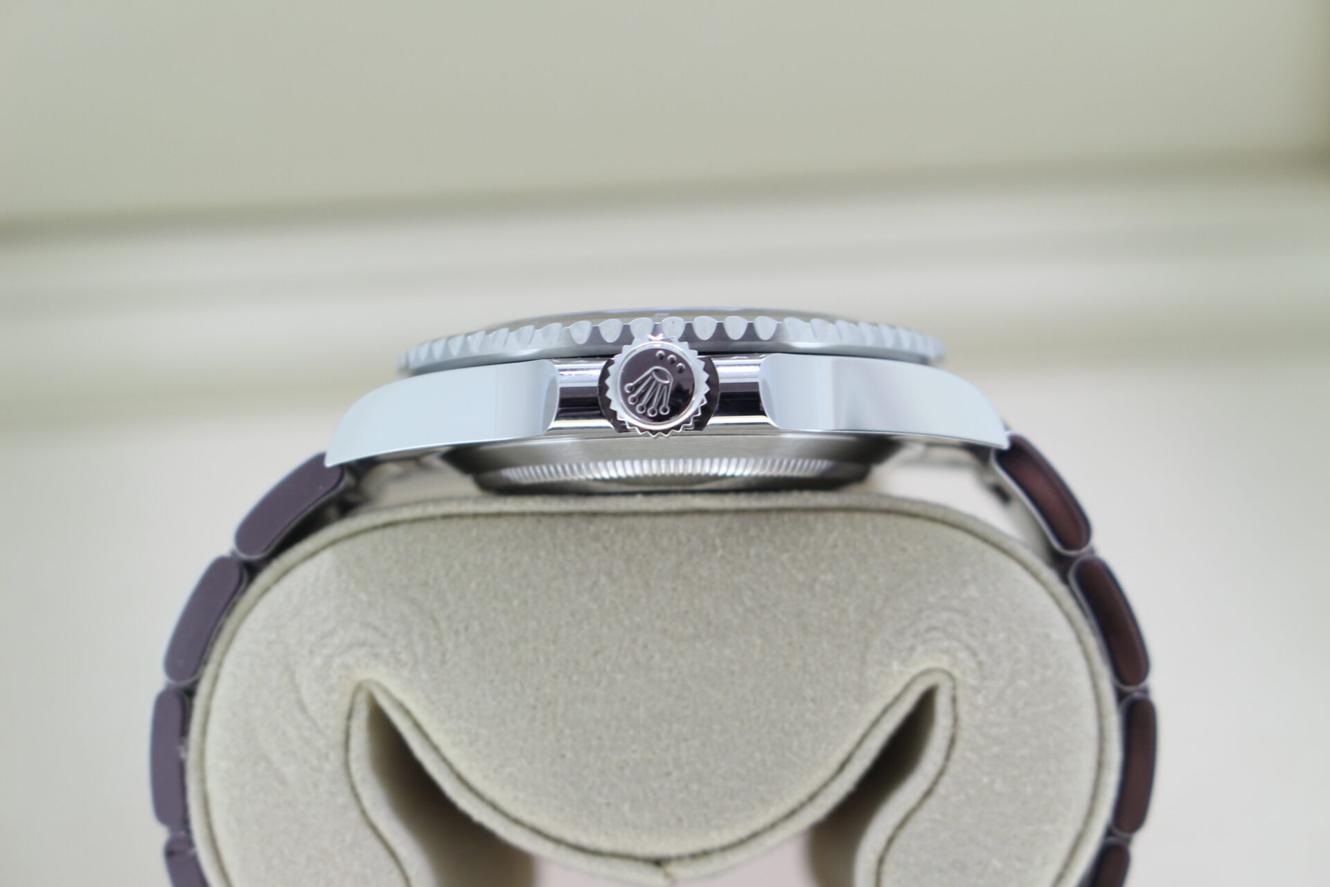 Rolex Submariner No Date 124060 crown