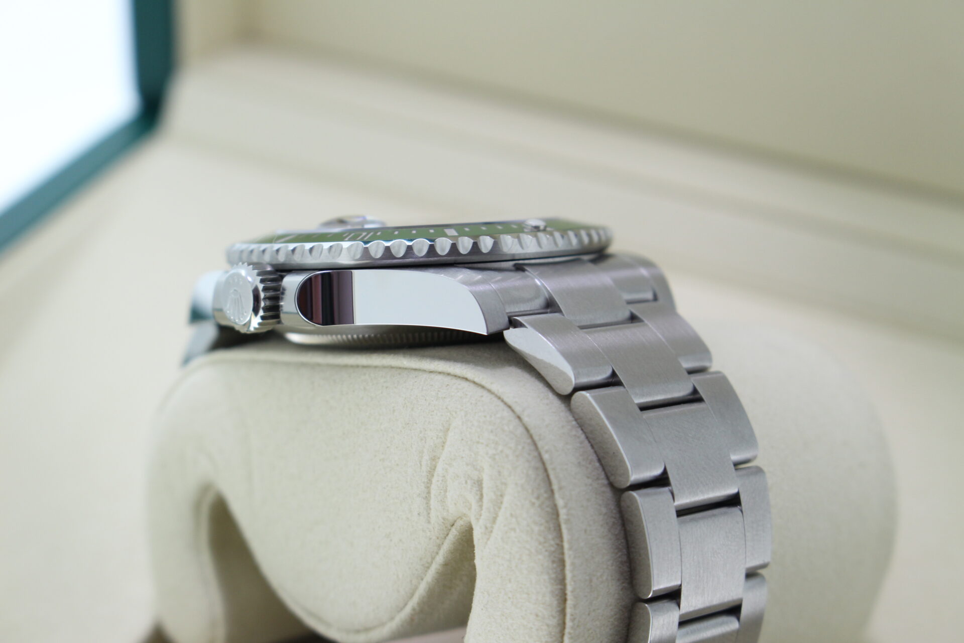 Rolex Submariner Starbucks 41mm 126610LV shoulder