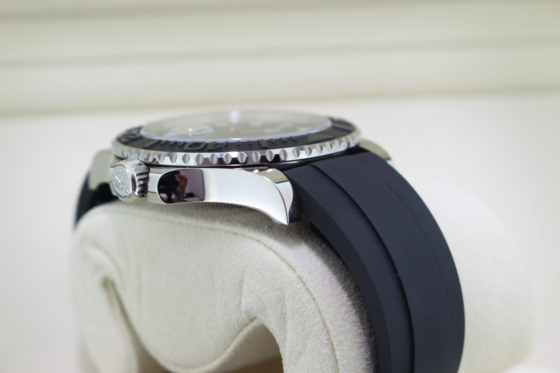 Rolex Yacht-Master 42 226659 shoulder