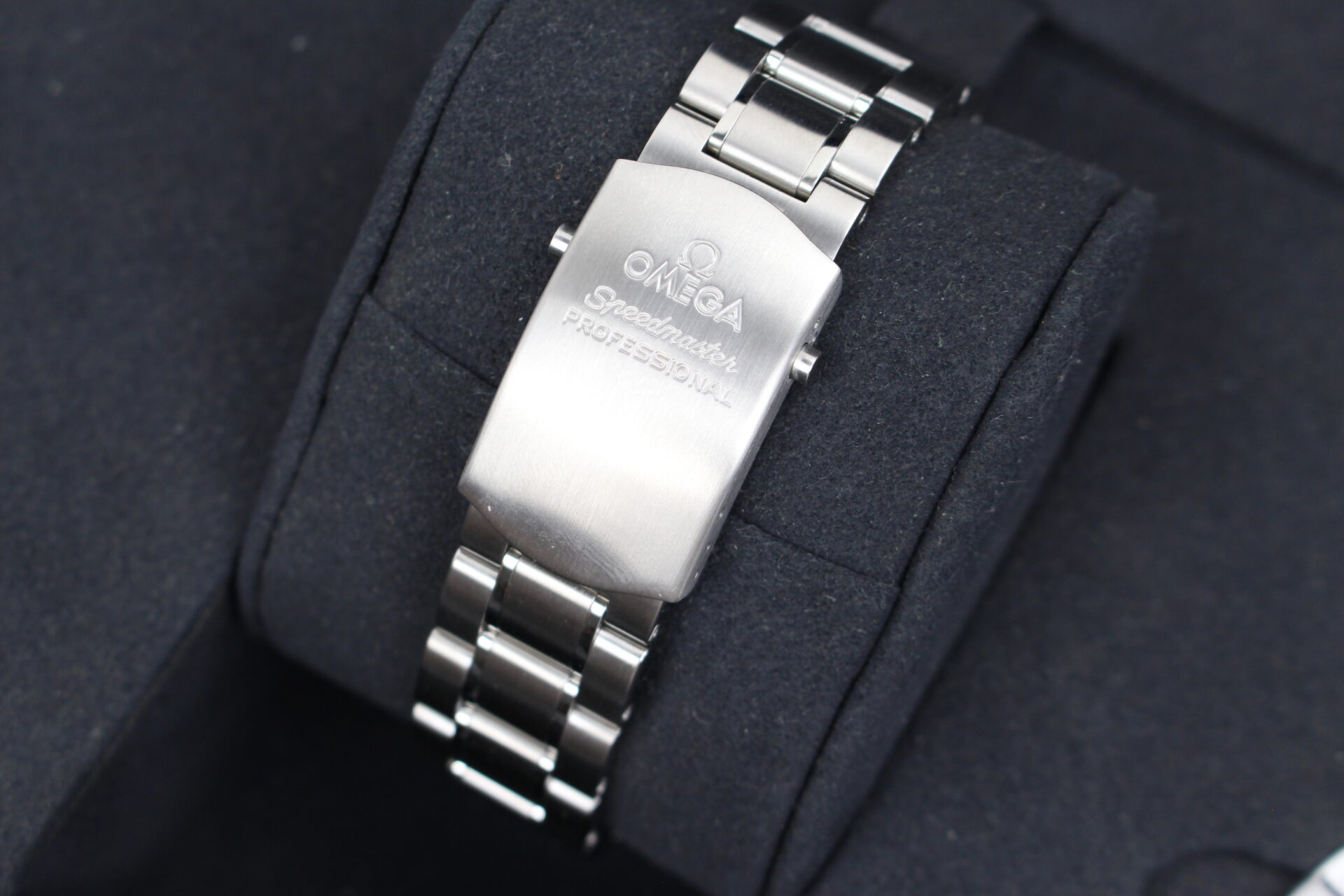 Omega Speedmaster Moonwatch Professional clasp