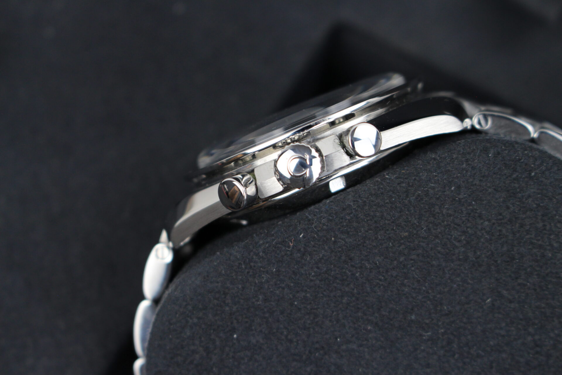 Omega Speedmaster Moonwatch Professional crown