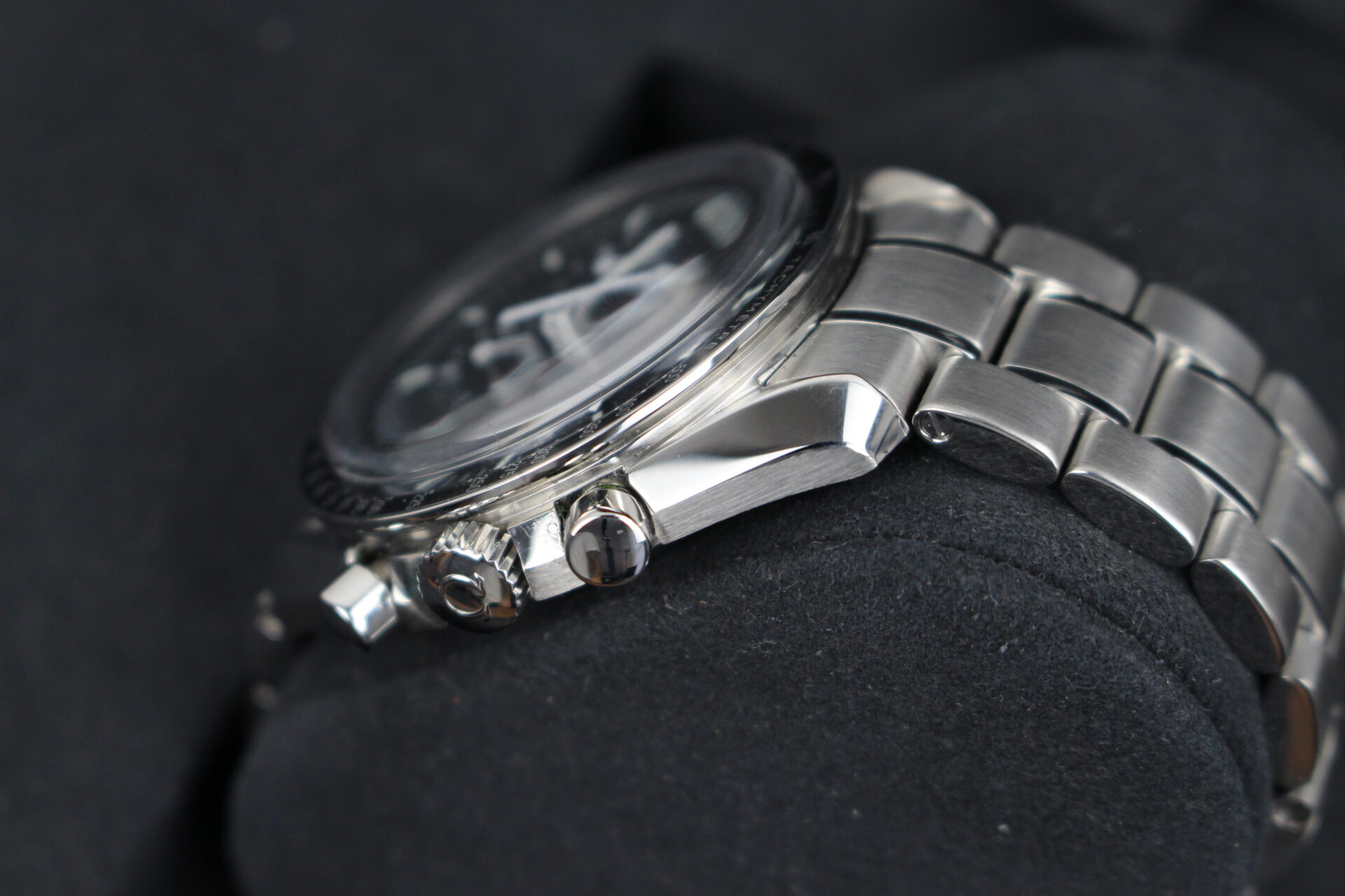 Omega Speedmaster Moonwatch Professional shoulder