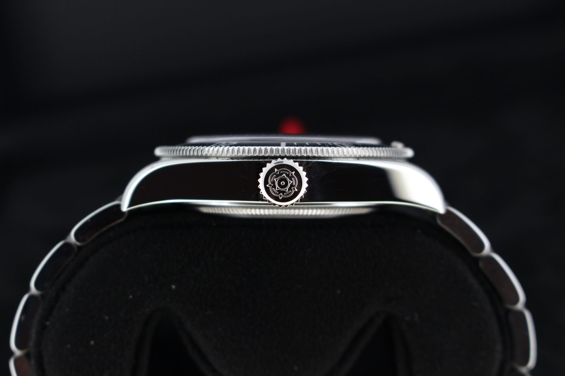 Tudor Black Bay 68 7943A1A0NU crown