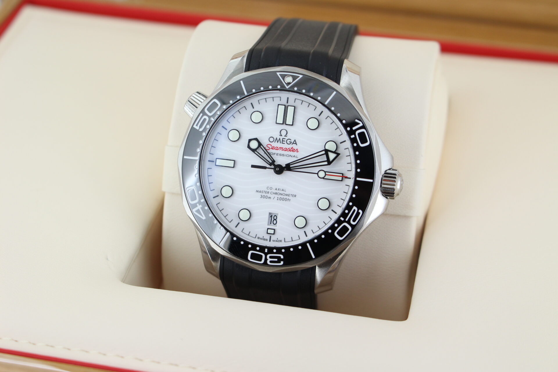 Omega Seamaster 300m White facing towards the left to show the right angle