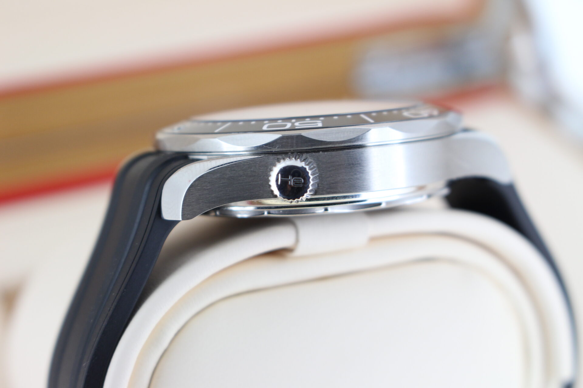 Omega Seamaster 300m White helium escape valve