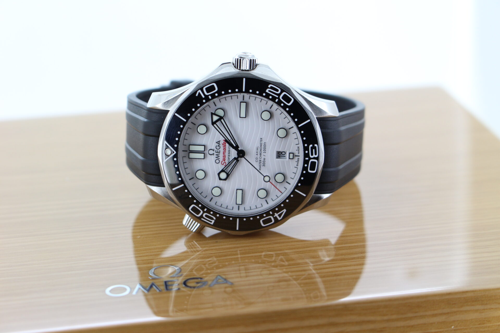 Omega Seamaster 300m White on it's box