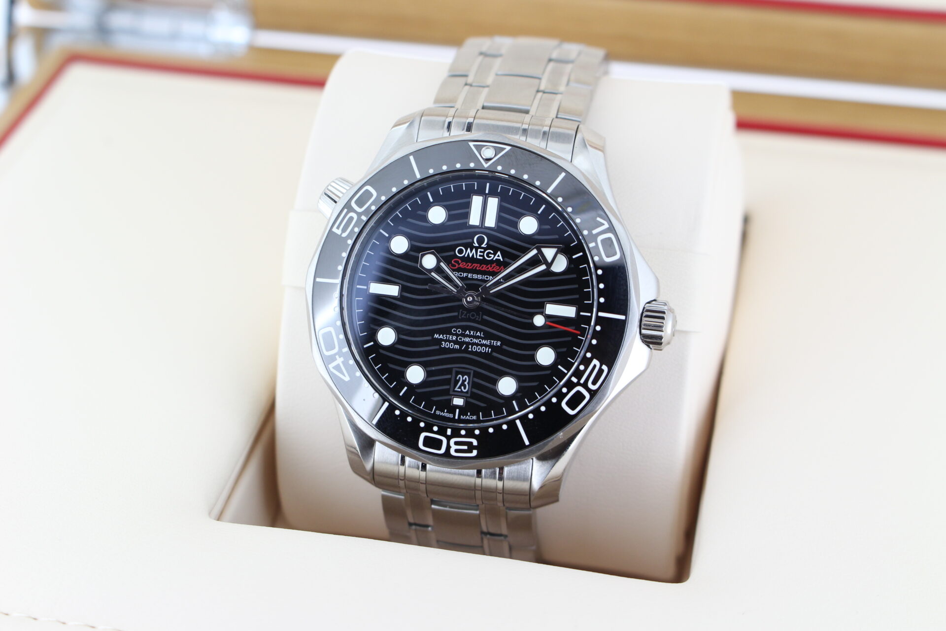 Omega Seamaster Diver Black 300m facing towards the left to show the right angle
