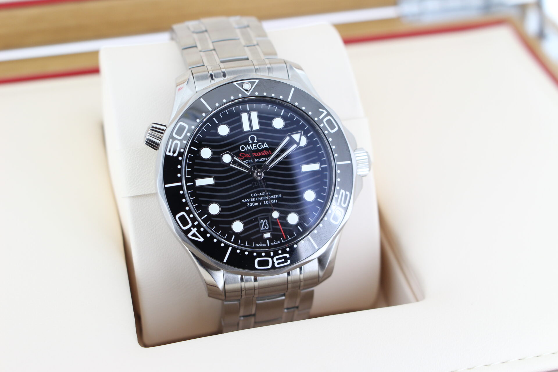 Omega Seamaster Diver Black 300m facing towards the right to show the left angle