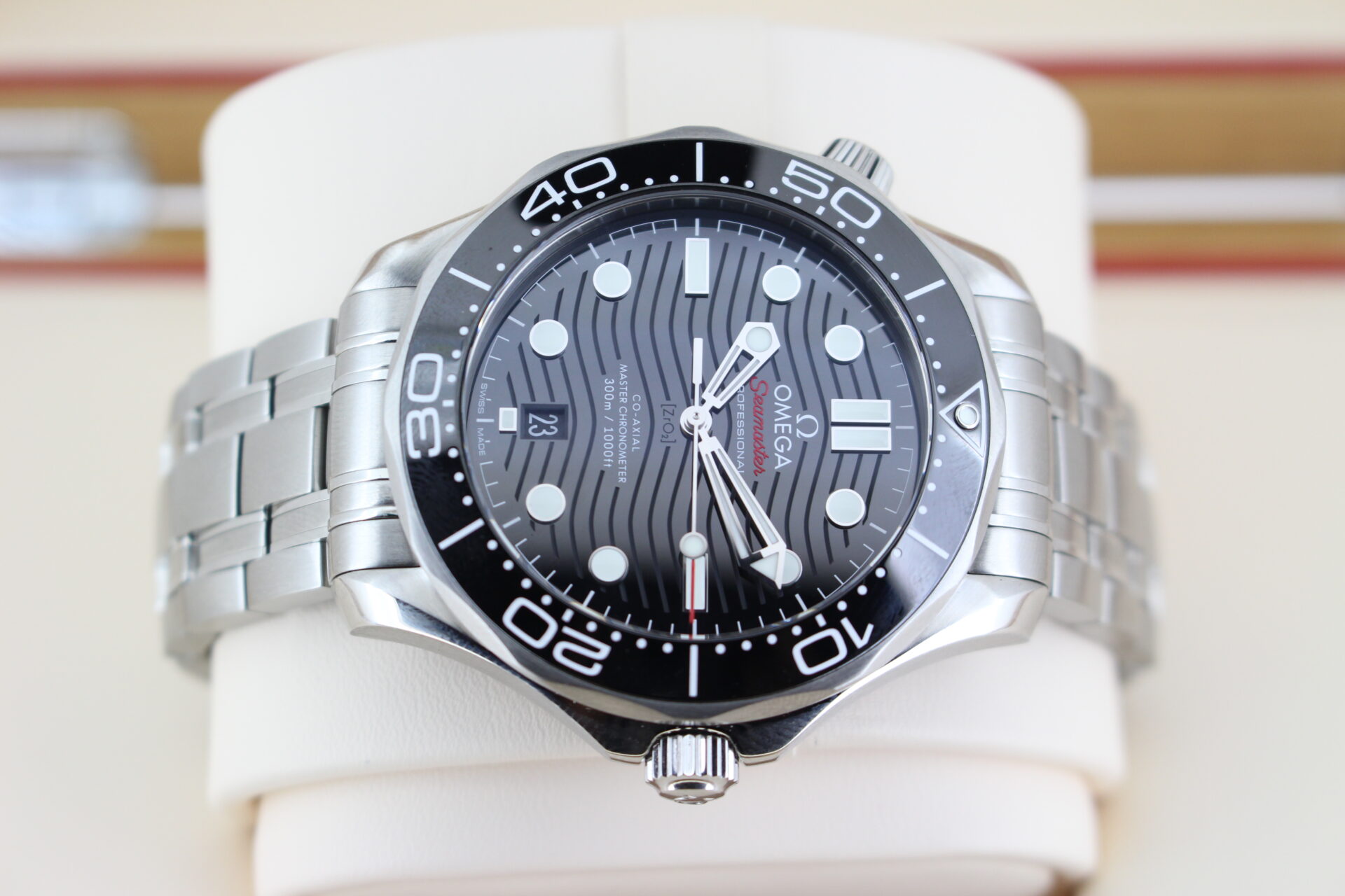 Omega Seamaster Diver Black 300m on it's side