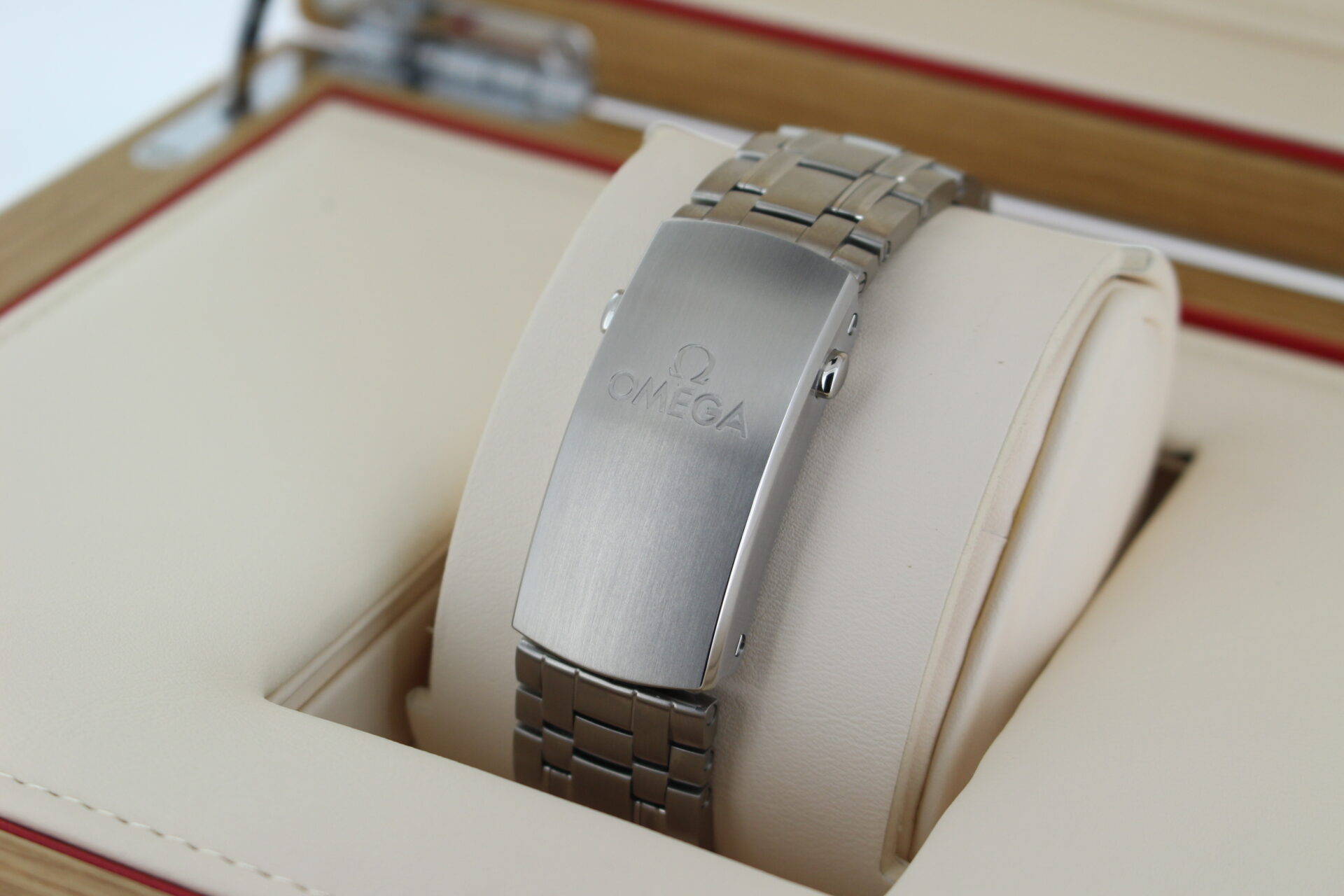 Omega Seamaster Diver Black 300m clasp