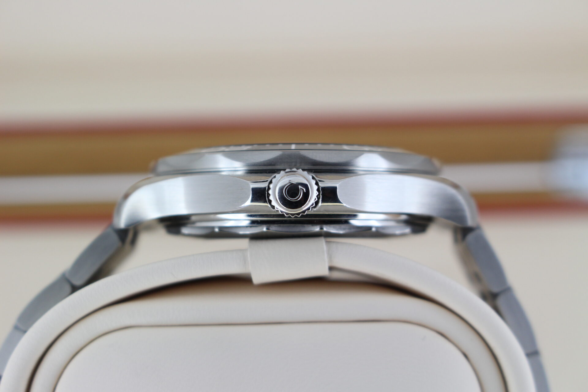 Omega Seamaster Diver Black 300m crown