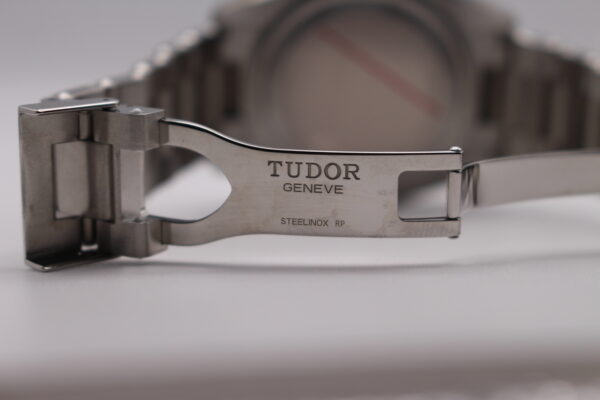 Inside of tudor clasp