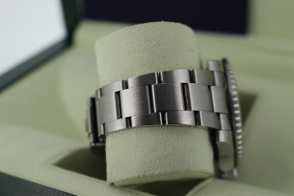Rolex Submariner Hulk 40mm 116610LV - Image 15