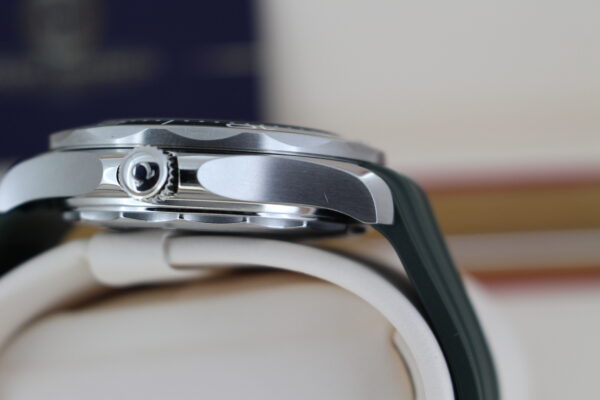 Omega Seasmaster Diver Green 300m crown