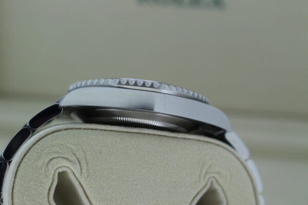 Rolex Submariner No Date Case Side