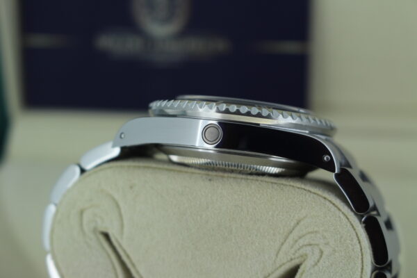 Rolex case and helium escape valve
