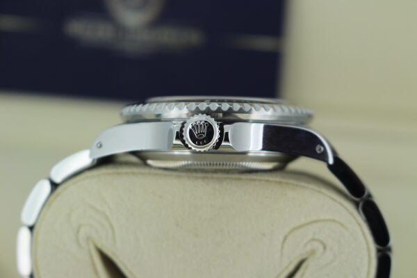 Rolex Vintage crown and case side with holes