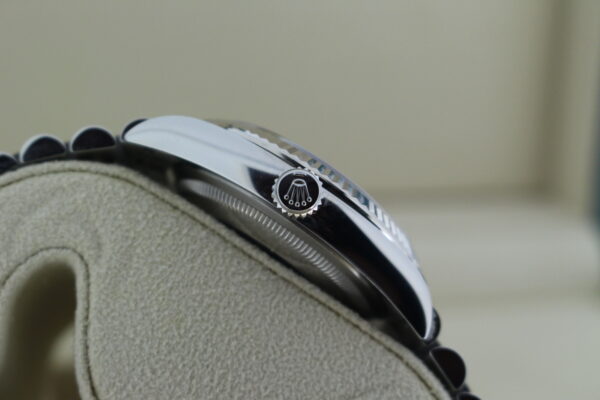 Rolex crown and case side on a datejust