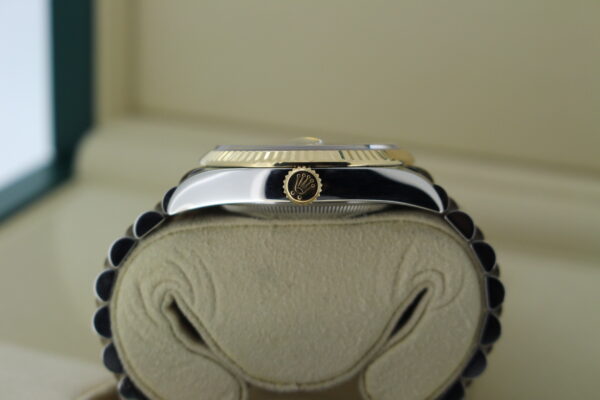 Rolex datejust crown and case side