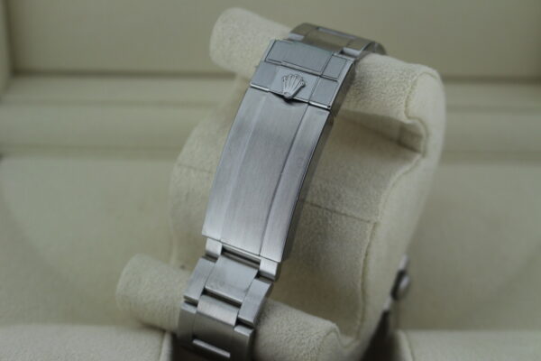 Rolex Clasp and oyster bracelet on a sea-dweller