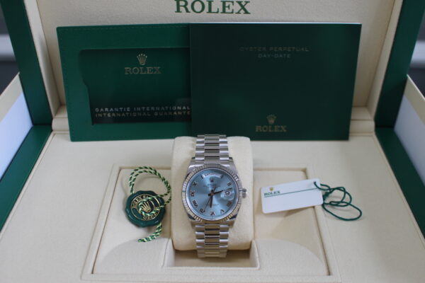 Rolex Day Date 36 platinum in its box with all original accessories making a full set