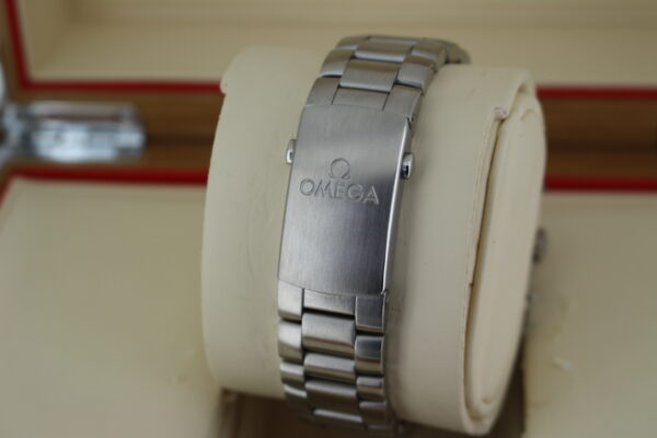 Omega clasp and bracelet fitted on a seamaster planet ocean