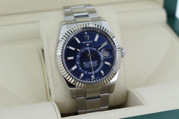 Rolex Sky-Dweller 336934 facing towards the right showing the left angle