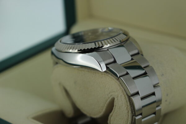 Rolex Sky-Dweller 336934 side view of case, no signs of wear