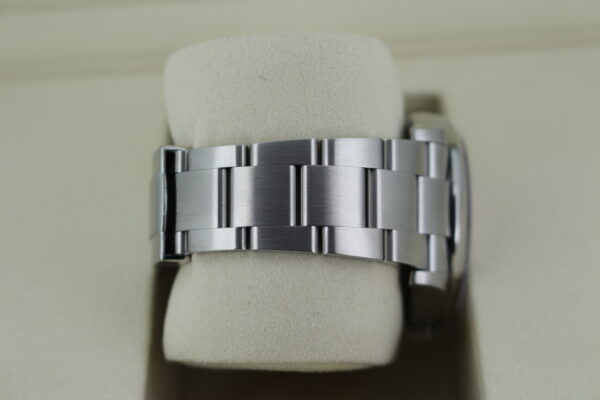 Rolex Oyster Perpetual 36 126000 Oyster bracelet