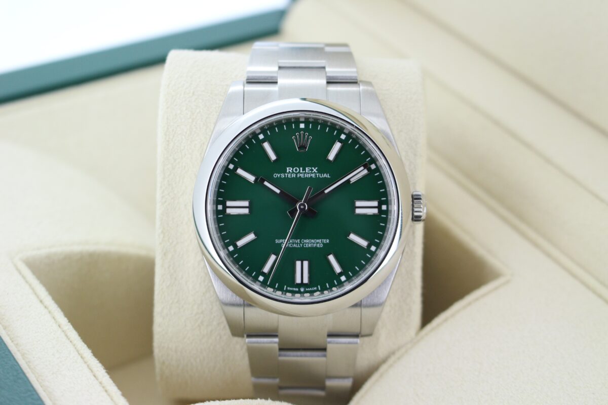 Rolex Oyster Perpetual 41 124300 with a green dial