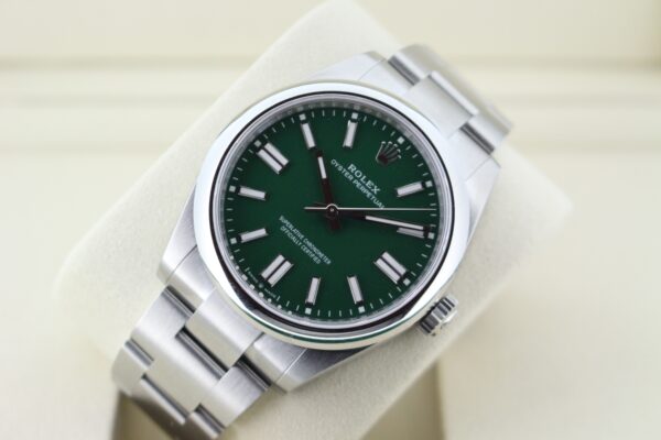 Rolex Oyster Perpetual 41 134300 tilted