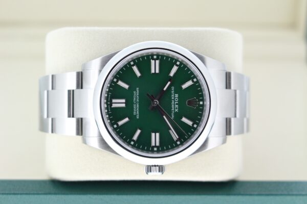 Rolex Oyster Perpetual 41 134300 sideways