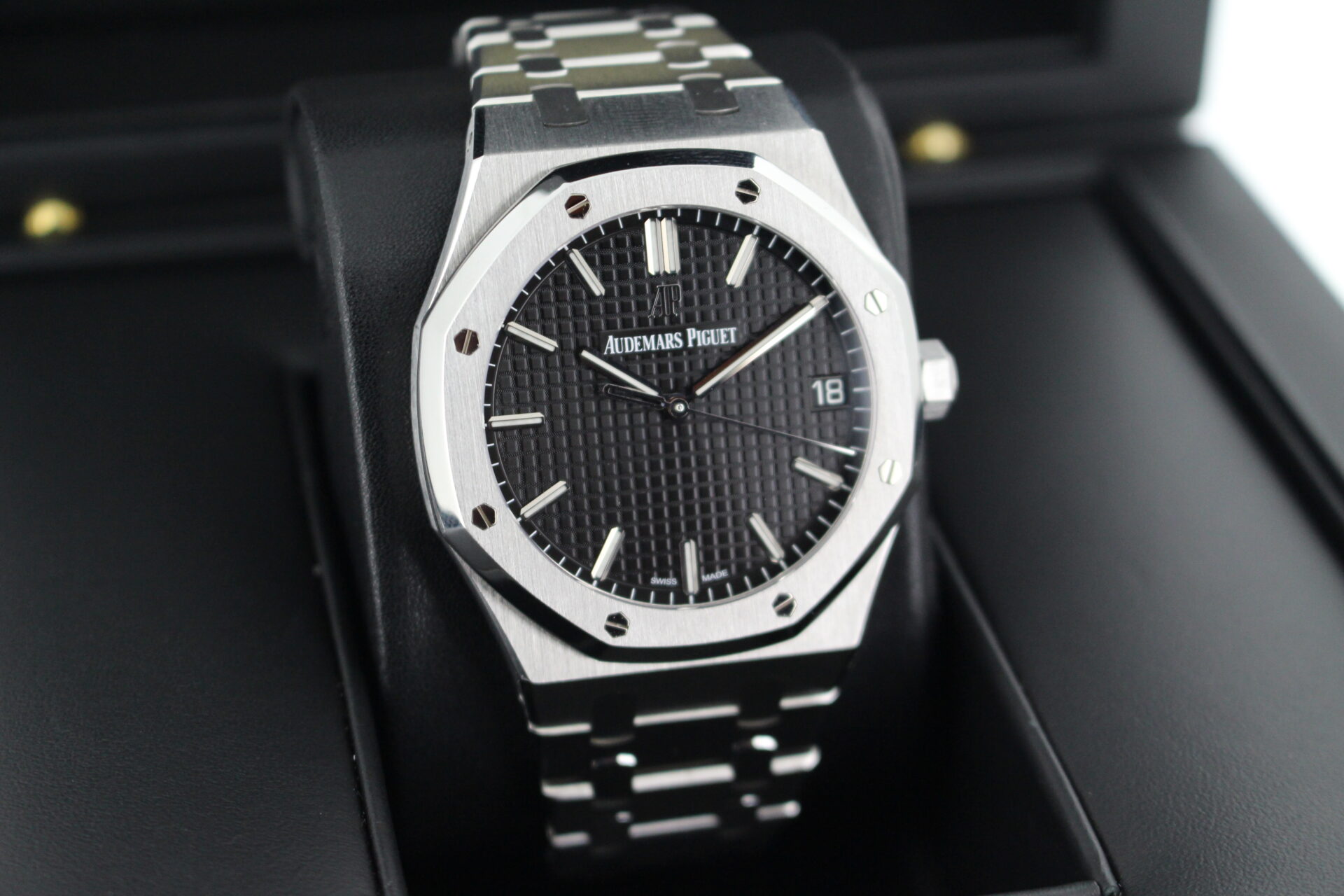 Audemars Piguet Royal Oak 15500ST - Image 4
