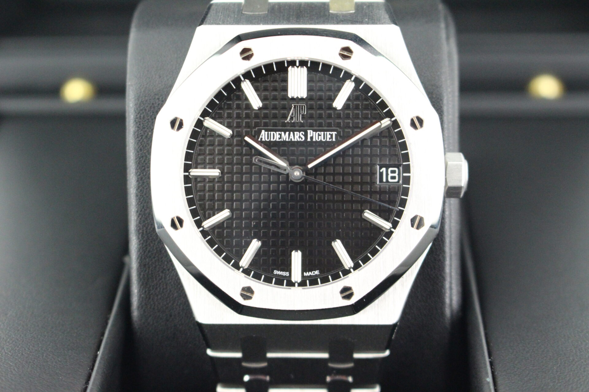 Audemars Piguet Royal Oak 15500ST - Image 2