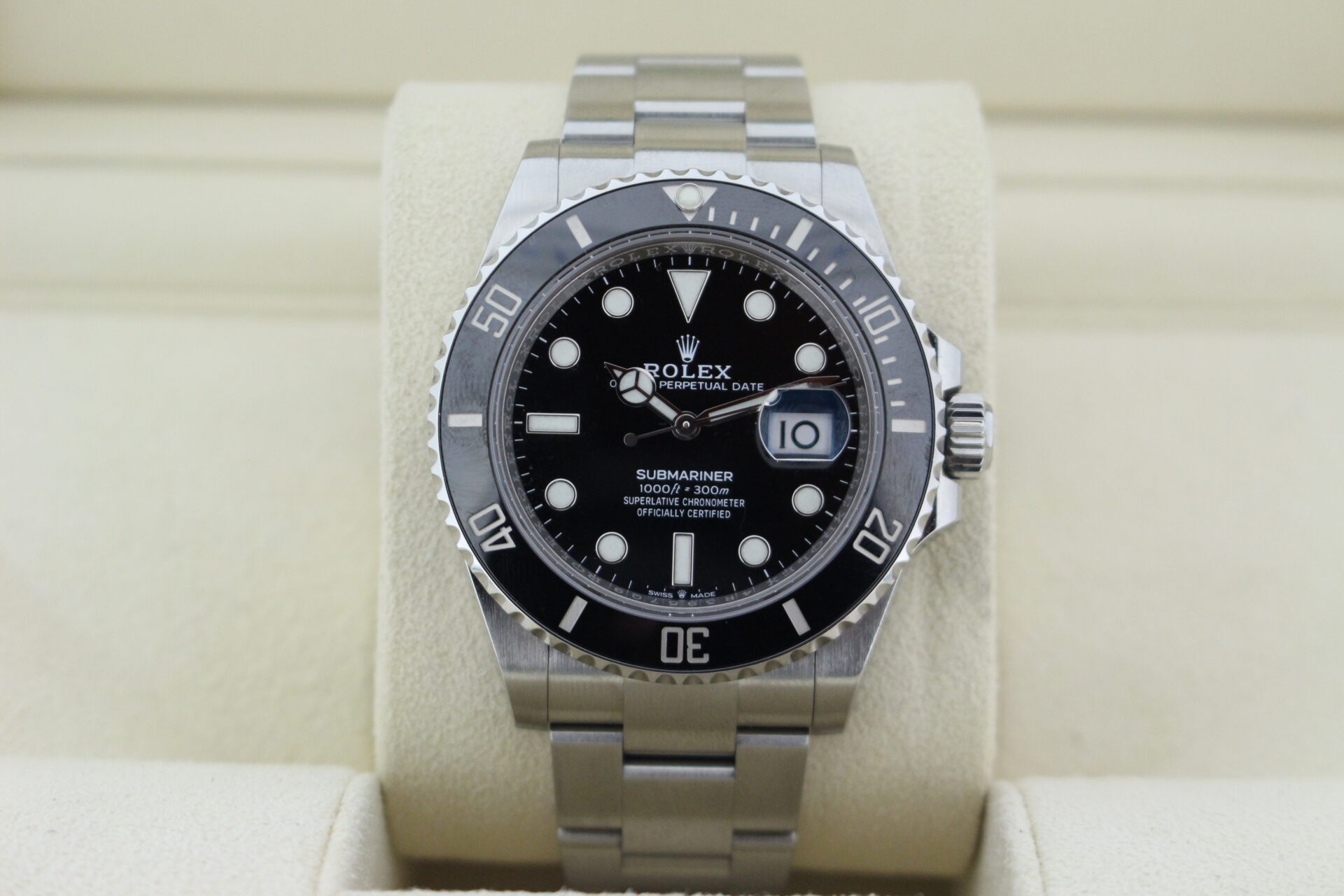 Face on picture of a Rolex sub watch