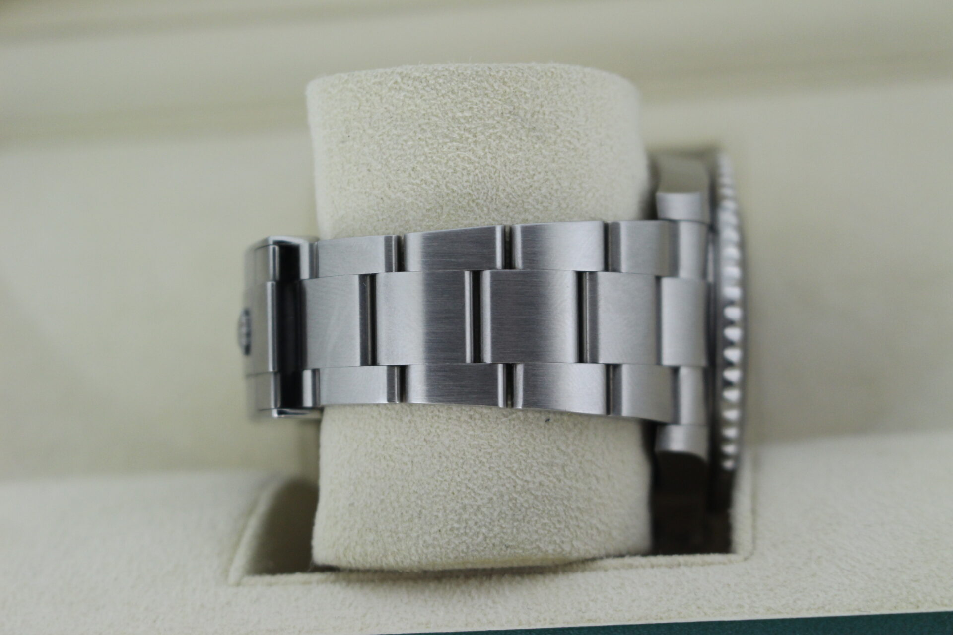 Rolex Oyster bracelet on a submariner