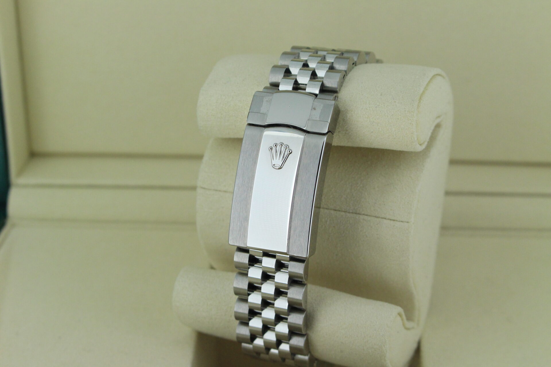 Rolex Datejust 41 Wimbledon 126334 clasp on a jubilee bracelet