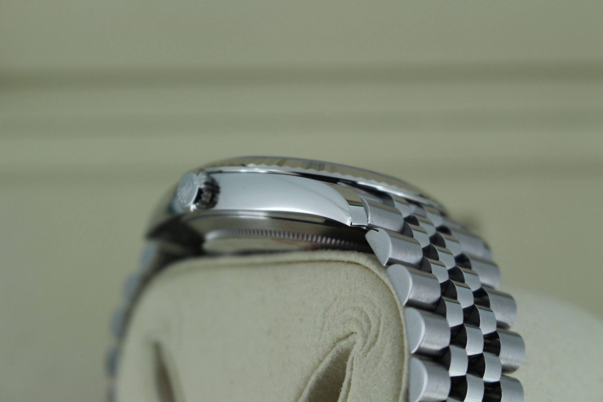 Rolex Datejust 41 Wimbledon 126334 crown angle