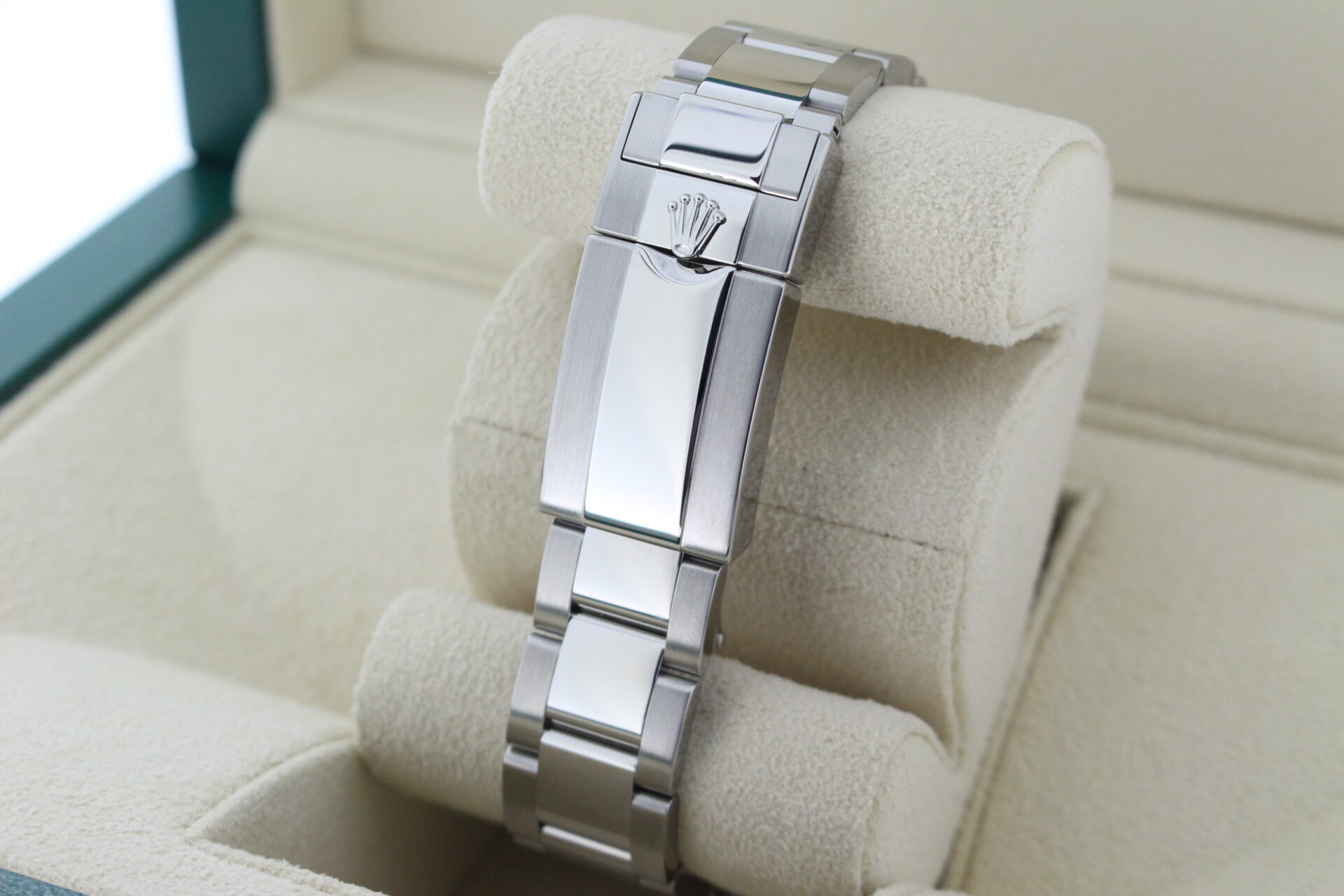 Rolex GMT Master II Bruce Wayne 126710GRNR clasp on an Oyster bracelet