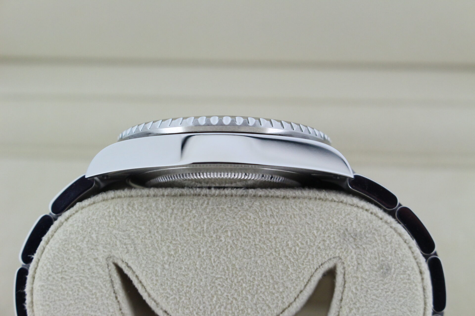 Rolex GMT Master II Bruce Wayne 126710GRNR case