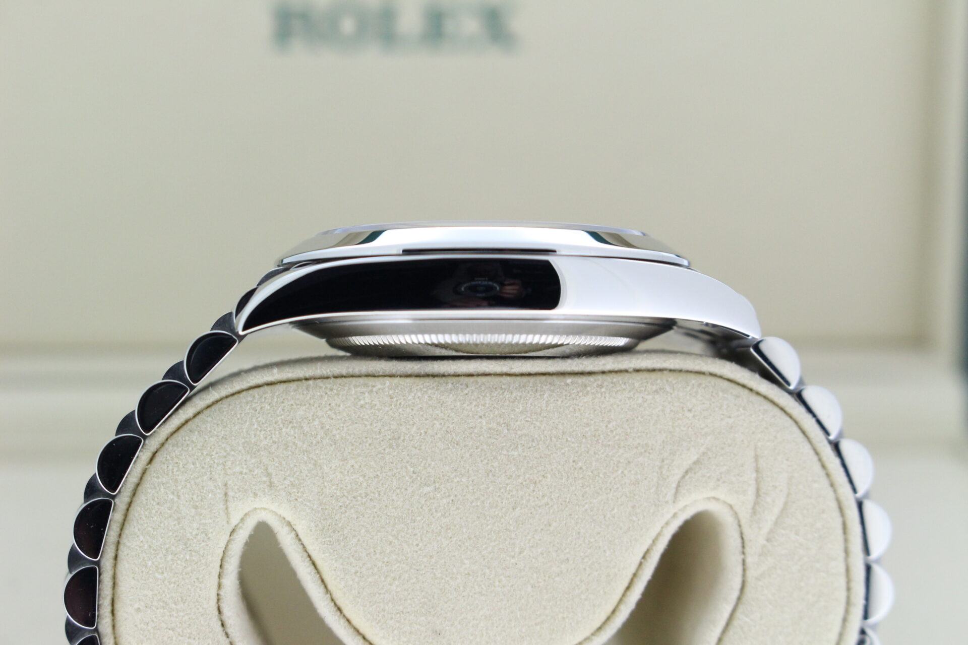 Rolex case side on a datejust