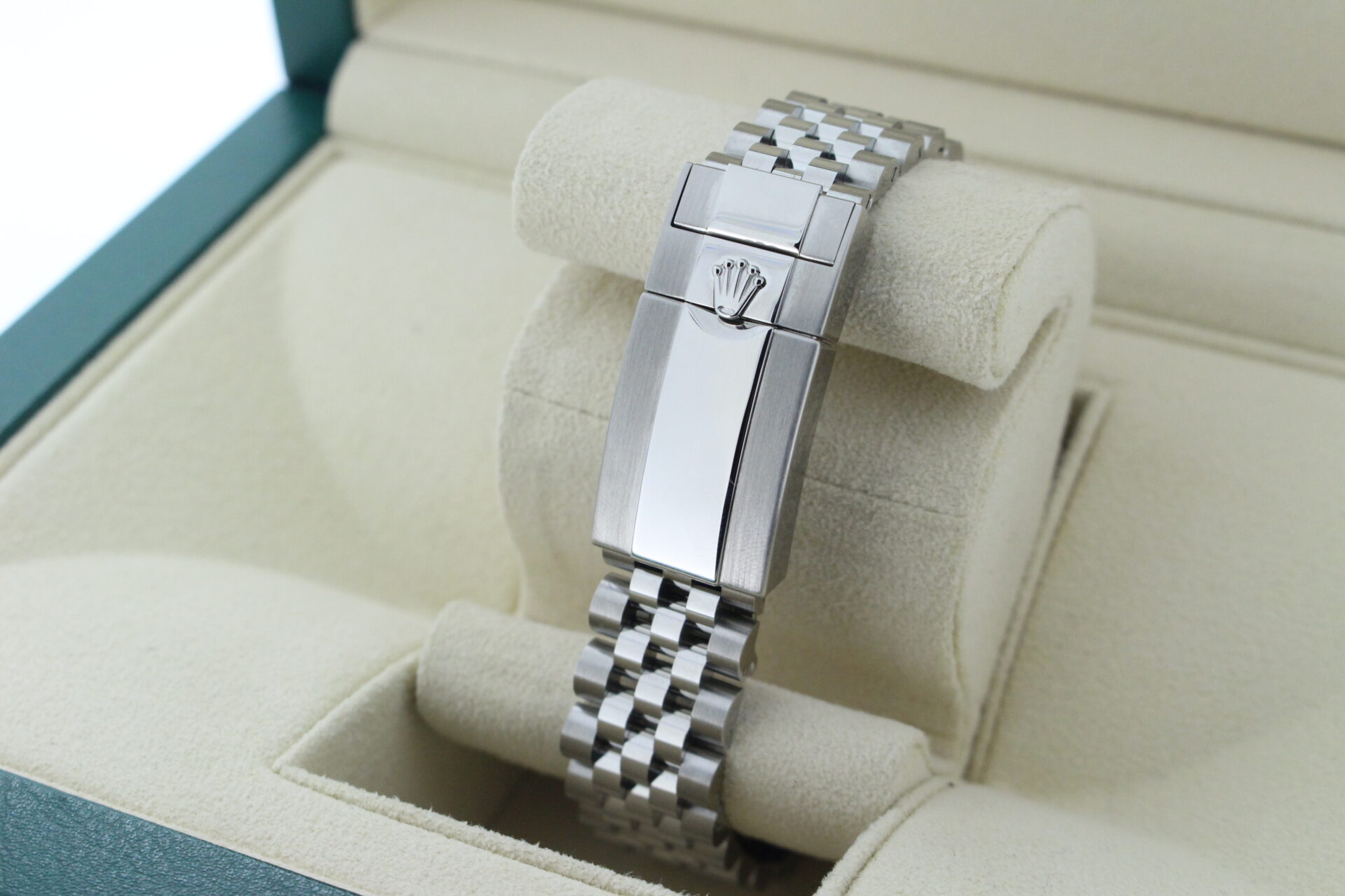 Rolex GMT Master II Pepsi 126710BLNR clasp