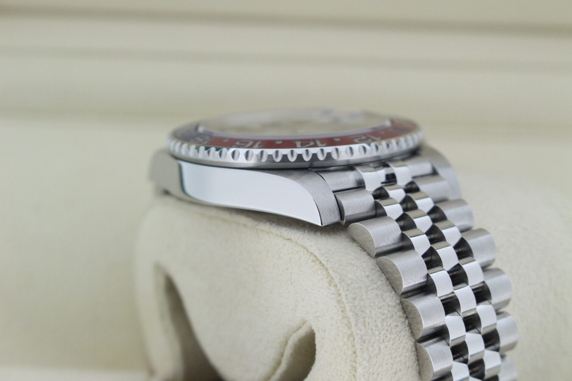 Rolex GMT Master II Pepsi 126710BLNR angle of case