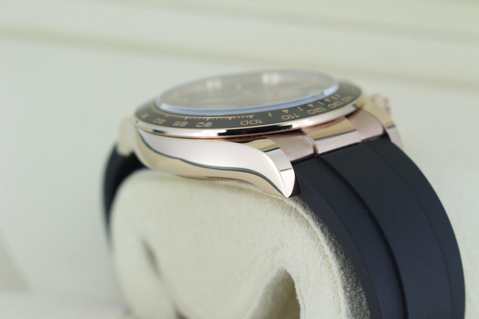 Rolex Daytona Everose Gold 126515LN angle of case