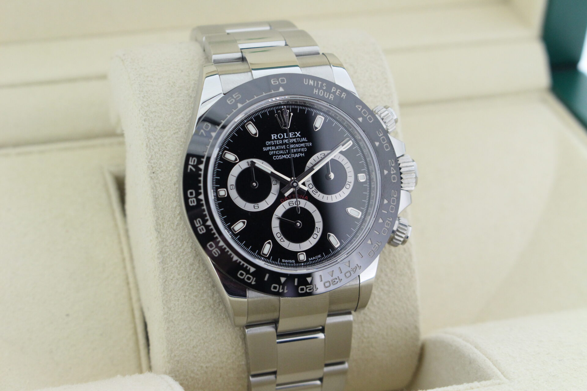 Rolex Daytona 116500LN facing towards to the right to show the left angle