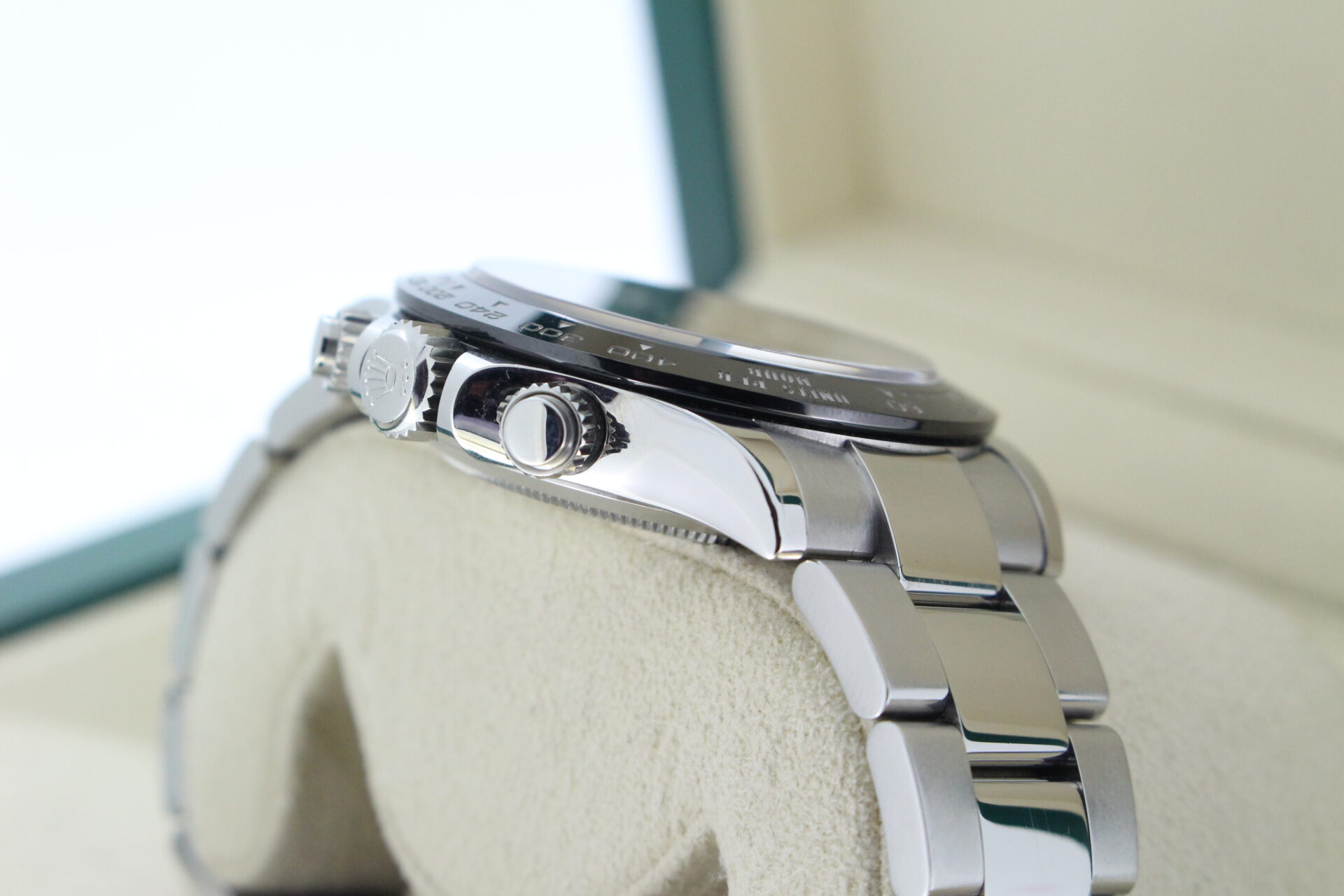 Rolex Daytona 116500LN angle of crown