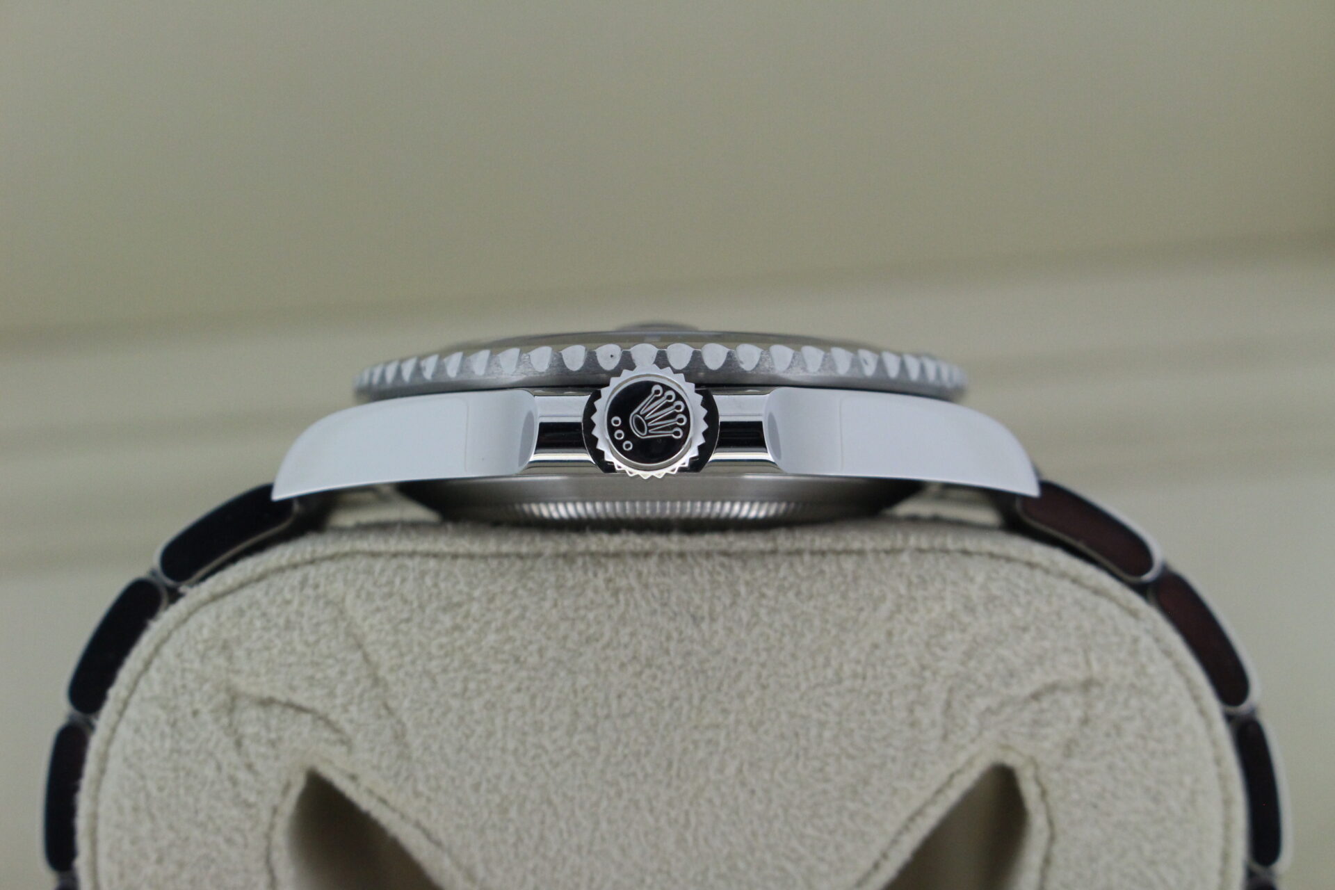 Rolex Submariner Date 126610LN crown